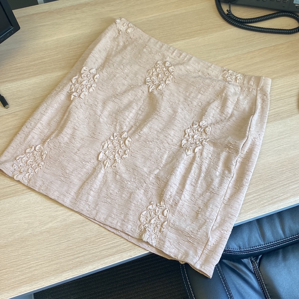 Blush Stretch Pencil Skirt with Floral Appliqué - Picture 4 of 4